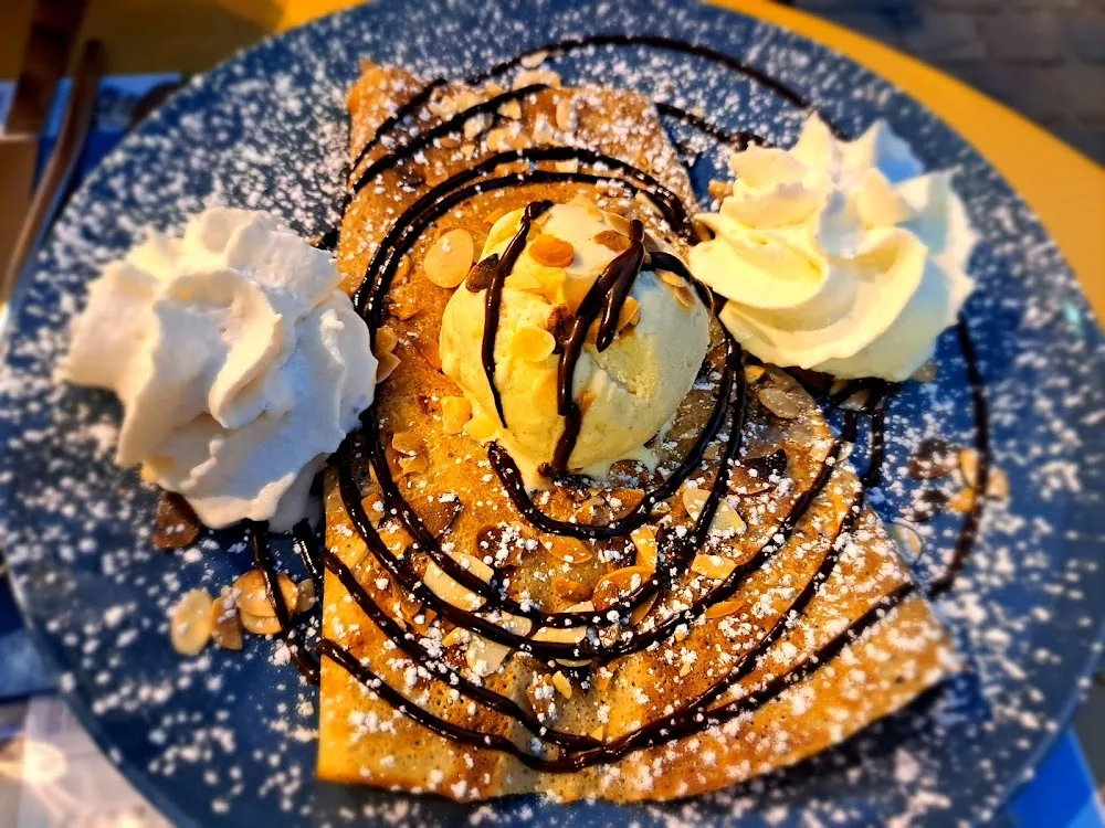 Crêpes Pommes Caramélisées Et Boule de Glace Caramel
